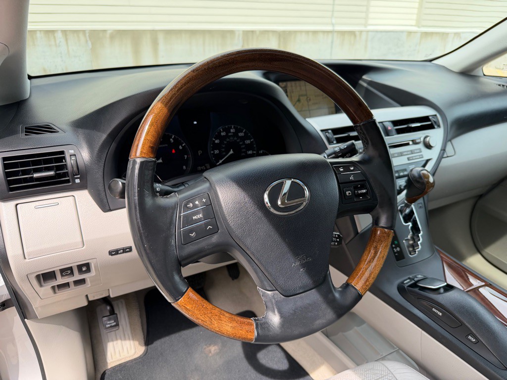 2010 Lexus RX Image 10