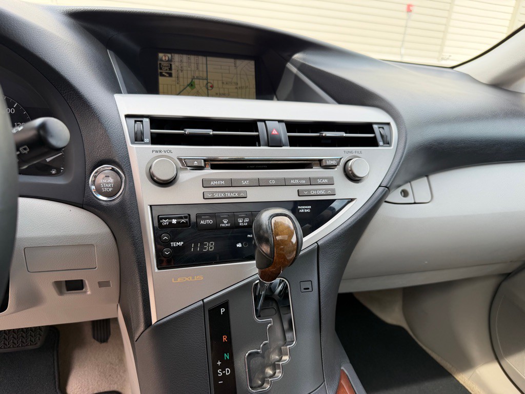 2010 Lexus RX Image 11