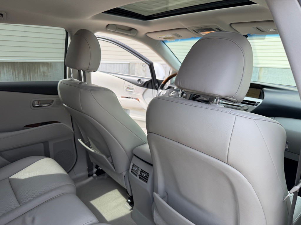 2010 Lexus RX Image 16