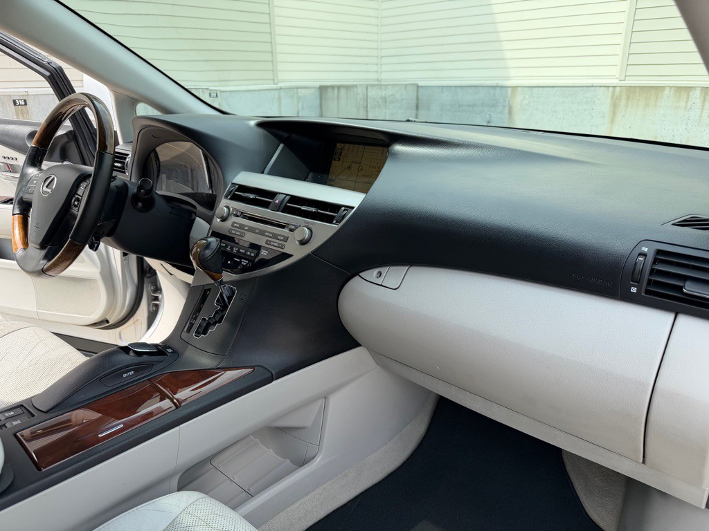 2010 Lexus RX Image 20