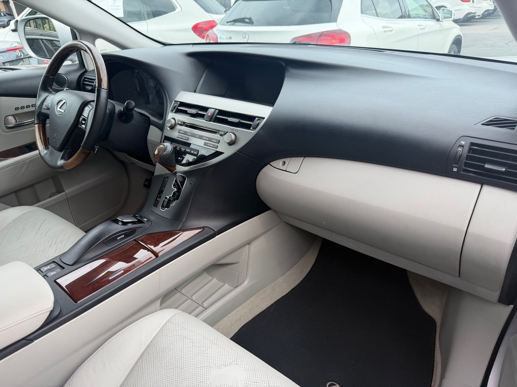 2010 Lexus RX Image 23