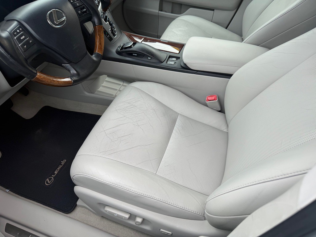 2010 Lexus RX Image 25