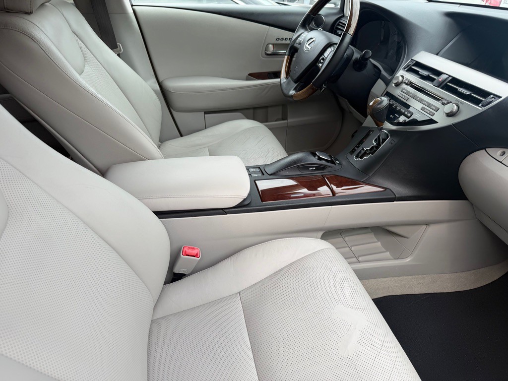 2010 Lexus RX Image 26