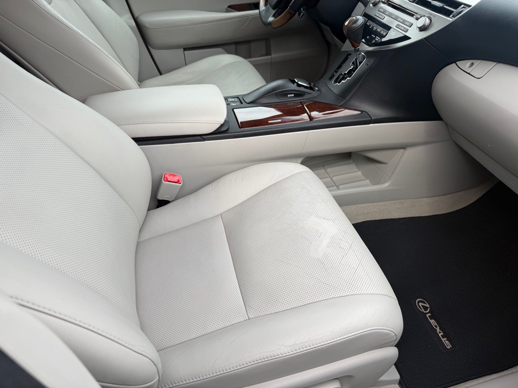 2010 Lexus RX Image 27