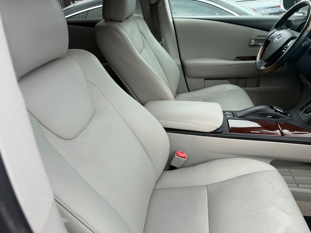 2010 Lexus RX Image 28