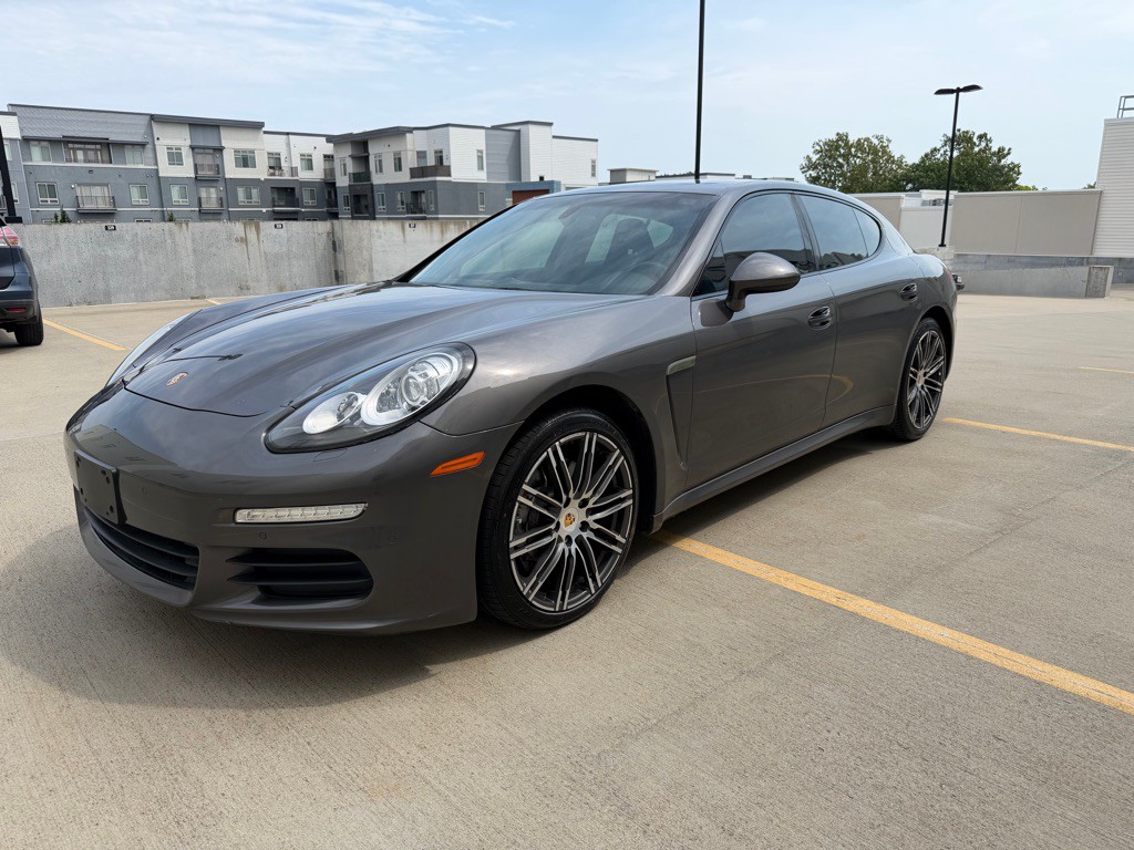 2016 Porsche Panamera Image 3