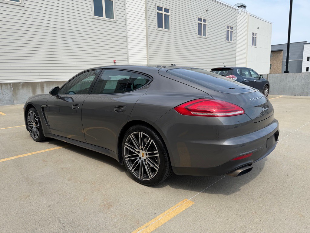 2016 Porsche Panamera Image 5