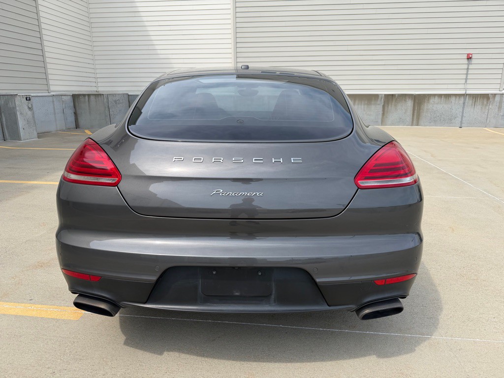 2016 Porsche Panamera Image 6