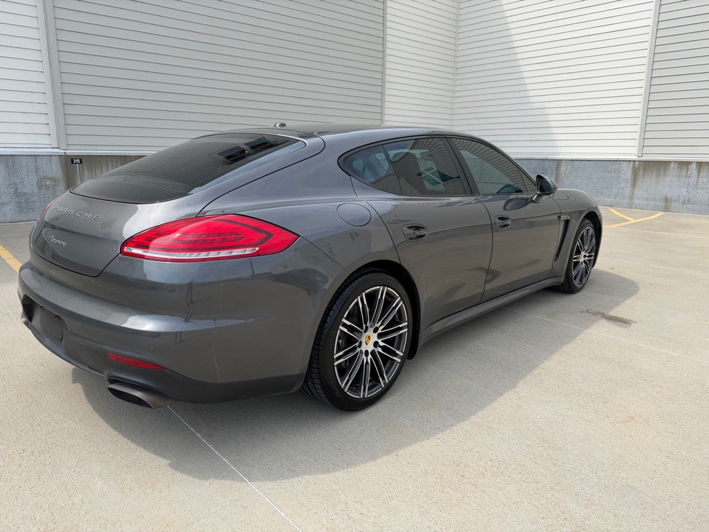 2016 Porsche Panamera Image 7