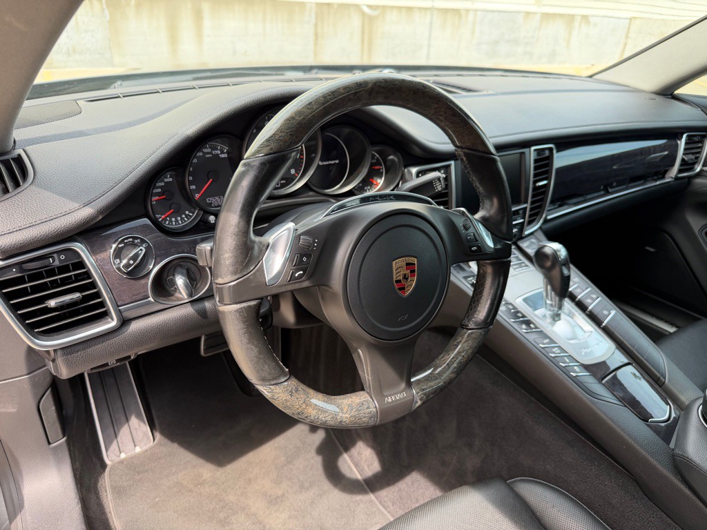 2016 Porsche Panamera Image 10