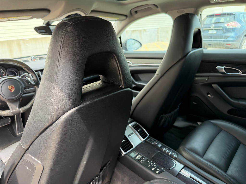 2016 Porsche Panamera Image 18