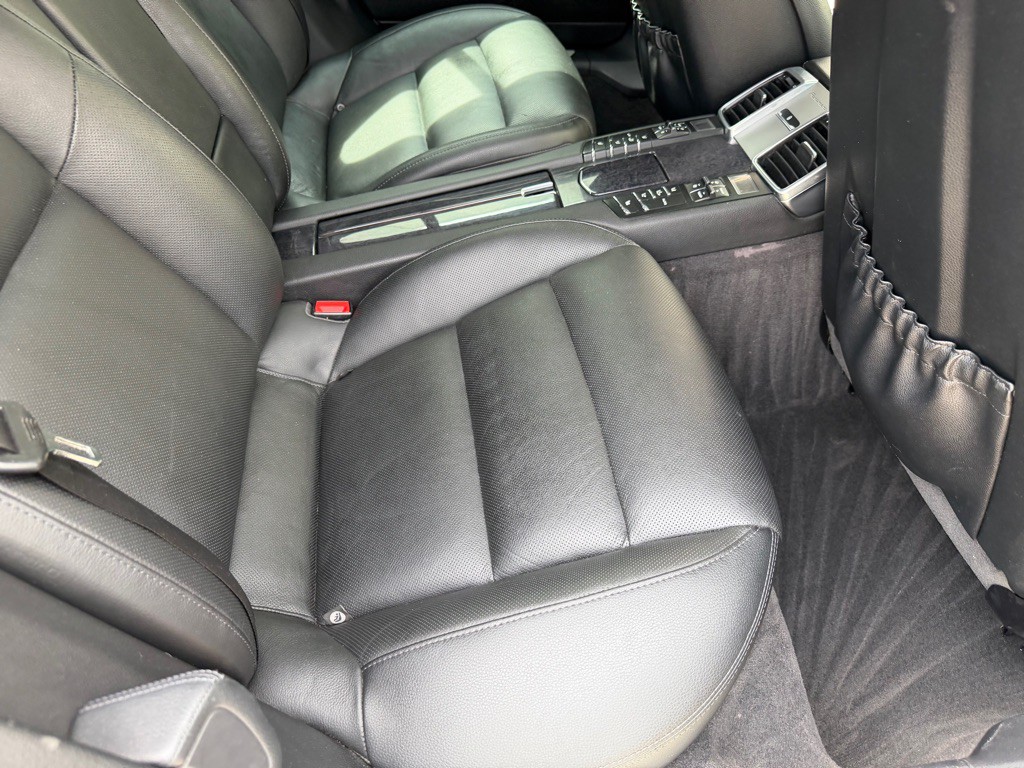 2016 Porsche Panamera Image 23