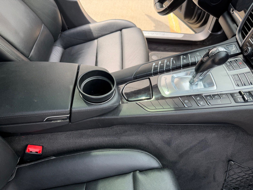 2016 Porsche Panamera Image 27