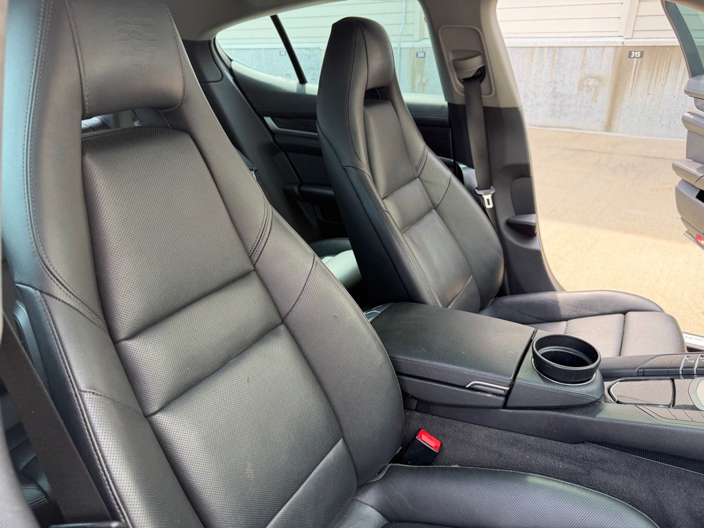 2016 Porsche Panamera Image 29