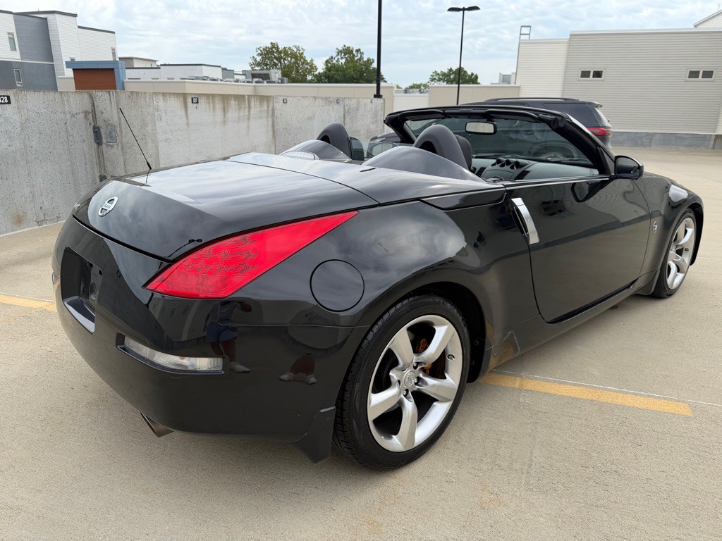 2006 Nissan 350Z Image 3
