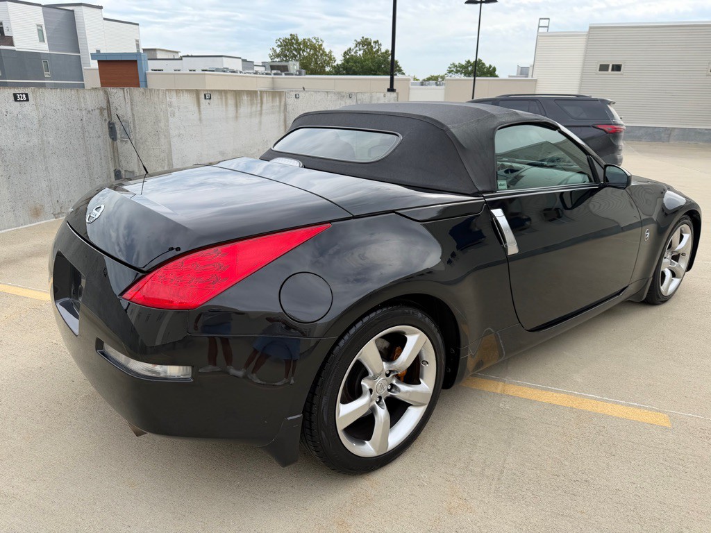 2006 Nissan 350Z Image 11
