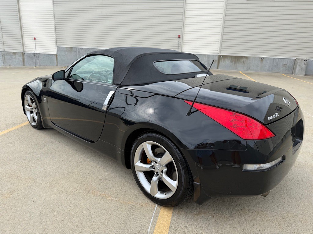 2006 Nissan 350Z Image 13