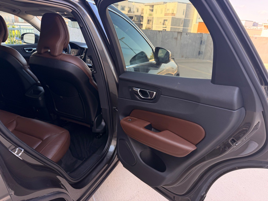 2019 Volvo XC60 Image 17