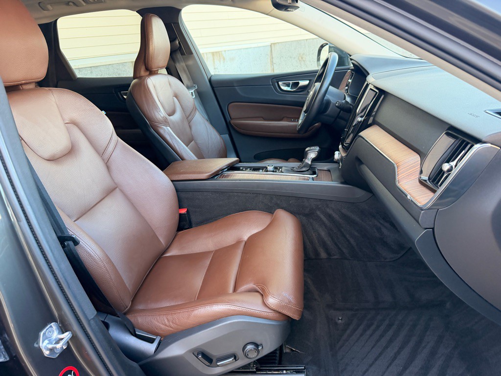 2019 Volvo XC60 Image 21