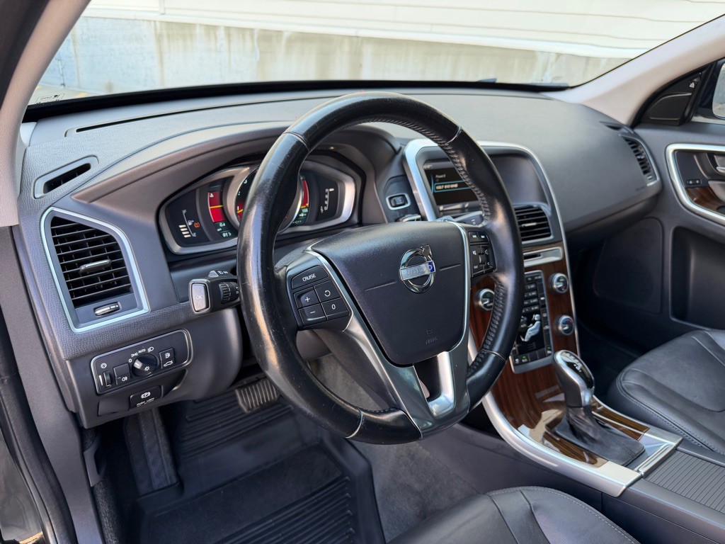 2015 Volvo XC60 Image 12