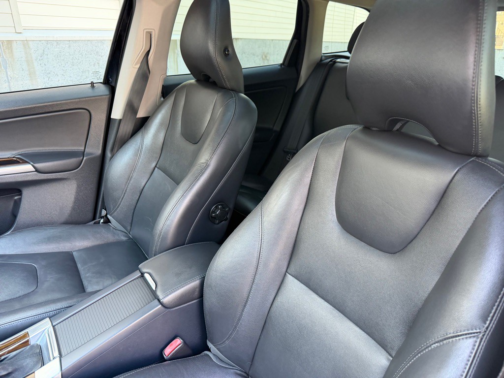 2015 Volvo XC60 Image 16