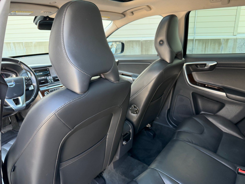 2015 Volvo XC60 Image 17