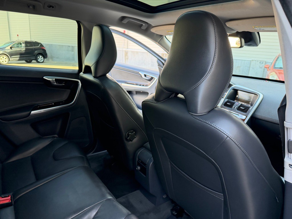 2015 Volvo XC60 Image 21