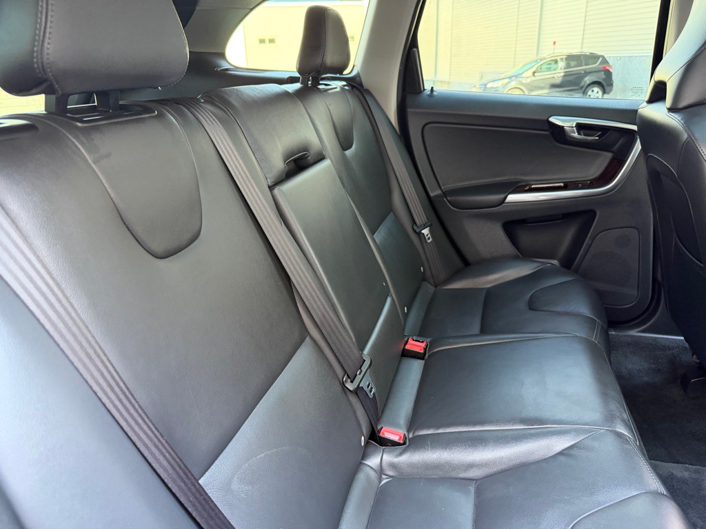 2015 Volvo XC60 Image 23