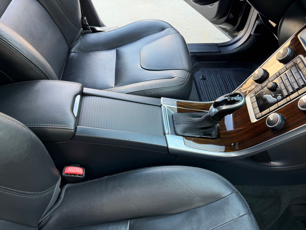 2015 Volvo XC60 Image 25