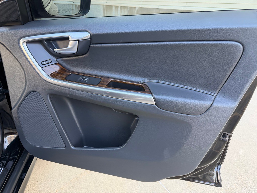 2015 Volvo XC60 Image 28