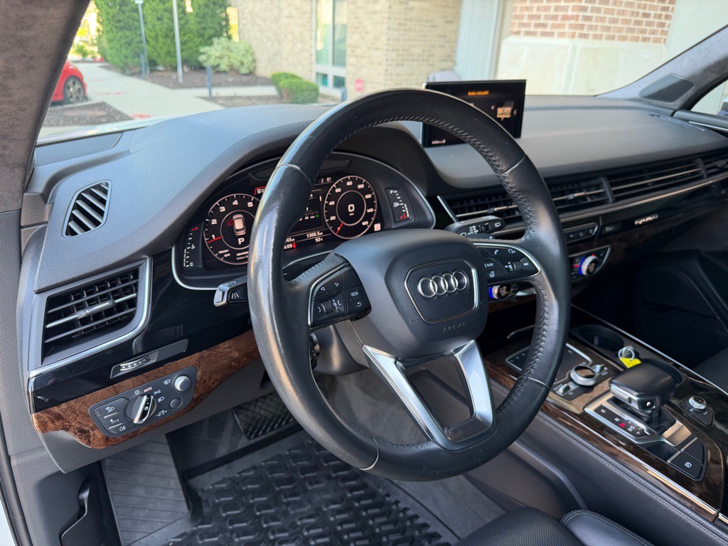 2017 Audi Q7 Image 10
