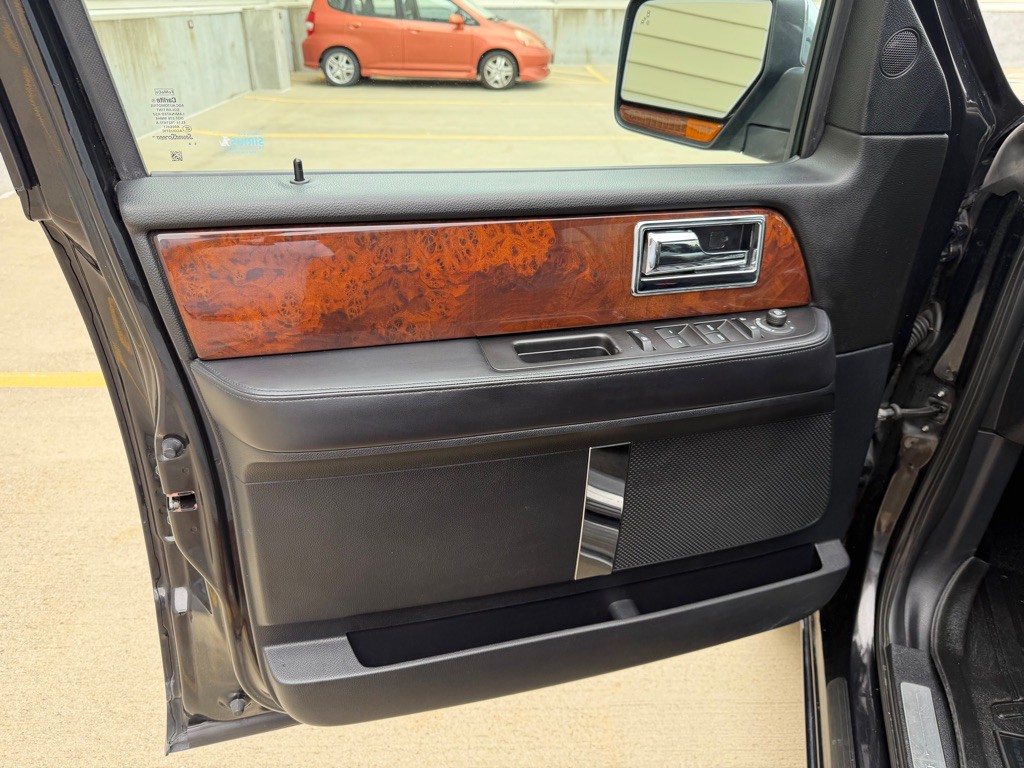 2015 Lincoln Navigator Image 10