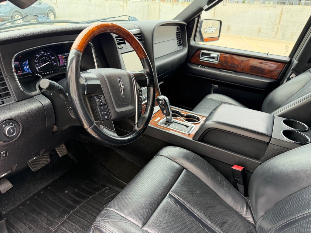 2015 Lincoln Navigator Image 11