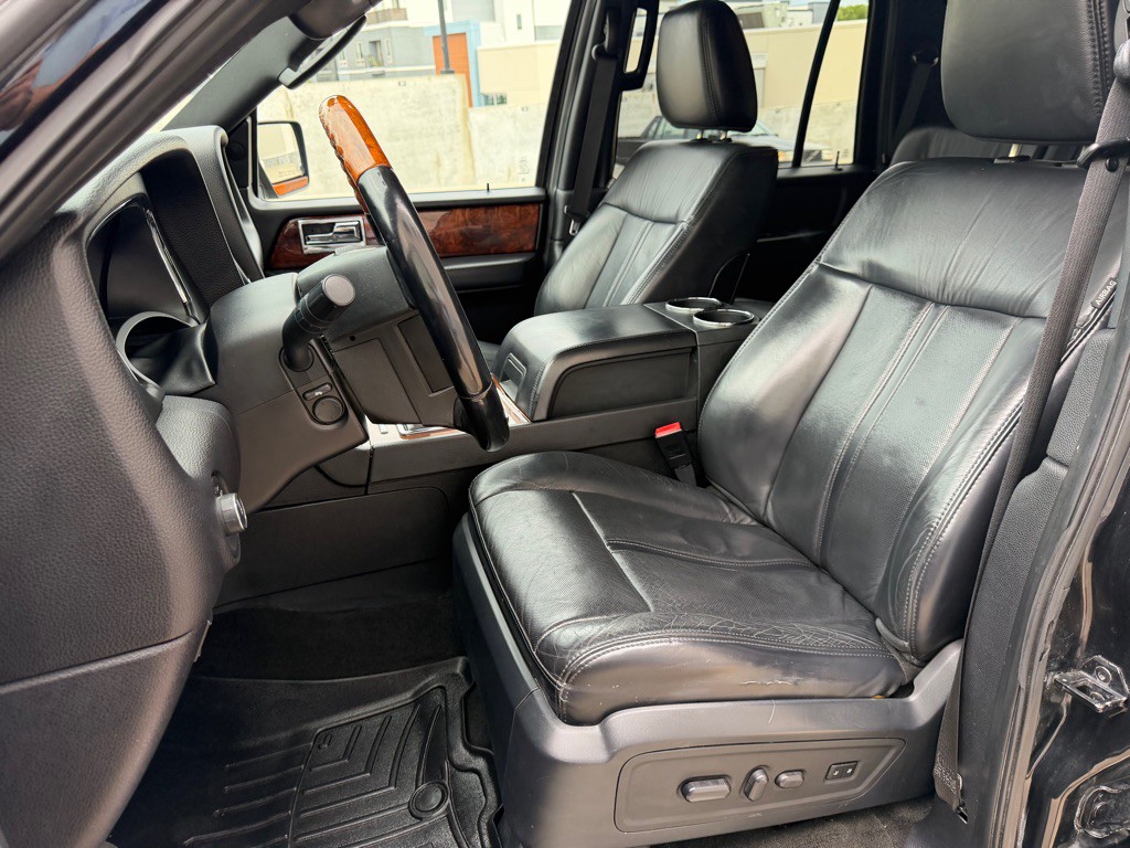 2015 Lincoln Navigator Image 12