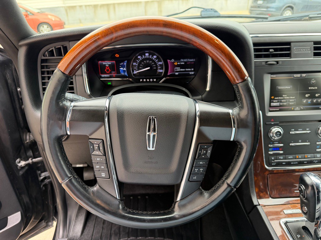 2015 Lincoln Navigator Image 13