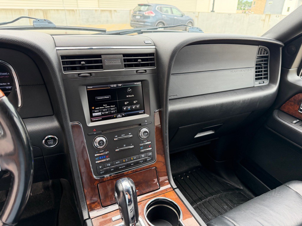 2015 Lincoln Navigator Image 15