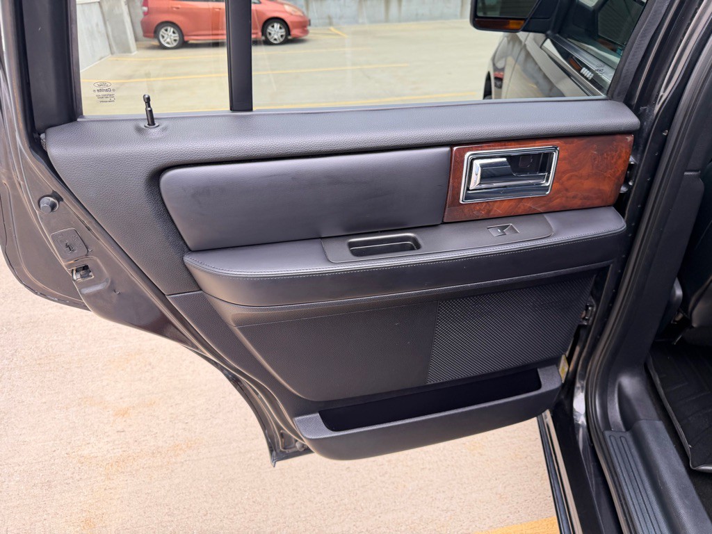 2015 Lincoln Navigator Image 20