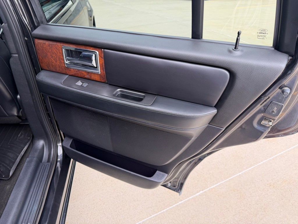 2015 Lincoln Navigator Image 25