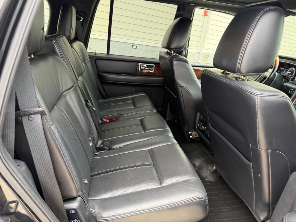 2015 Lincoln Navigator Image 26