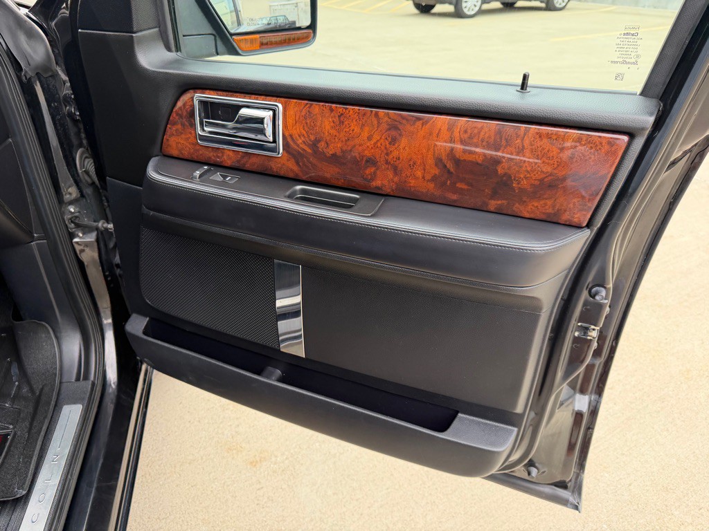 2015 Lincoln Navigator Image 28