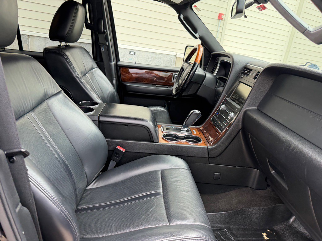 2015 Lincoln Navigator Image 29