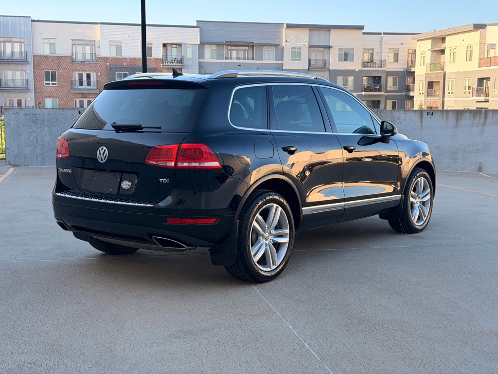 2013 Volkswagen Touareg Image 3