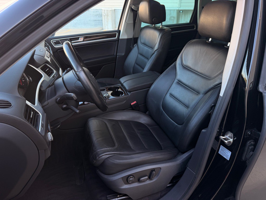 2013 Volkswagen Touareg Image 9