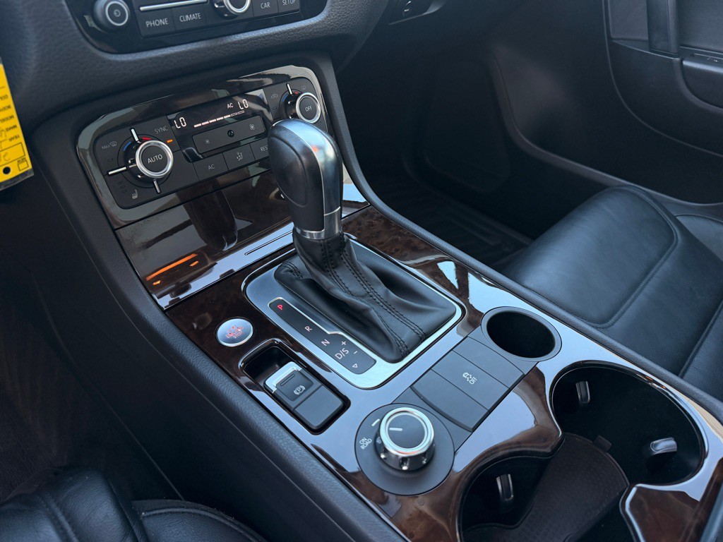 2013 Volkswagen Touareg Image 12