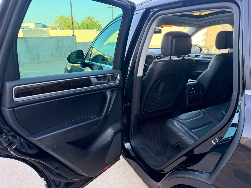 2013 Volkswagen Touareg Image 13
