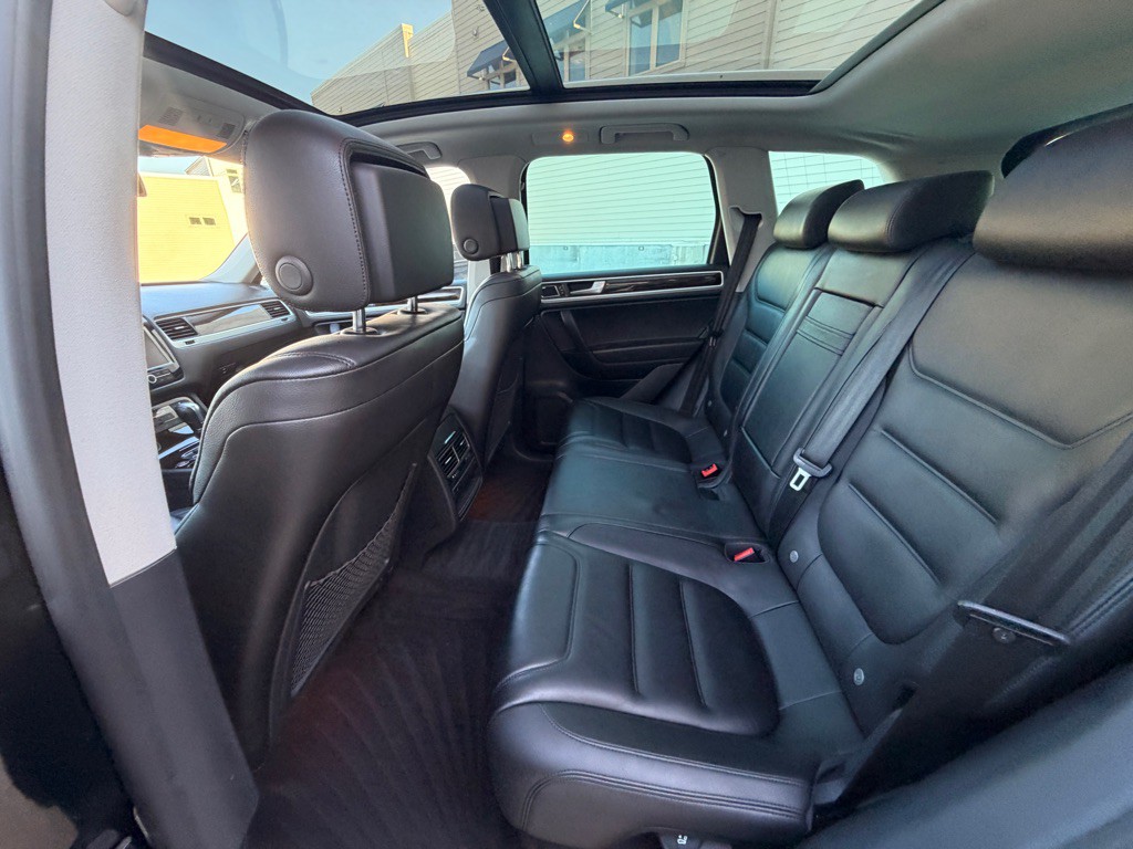 2013 Volkswagen Touareg Image 14