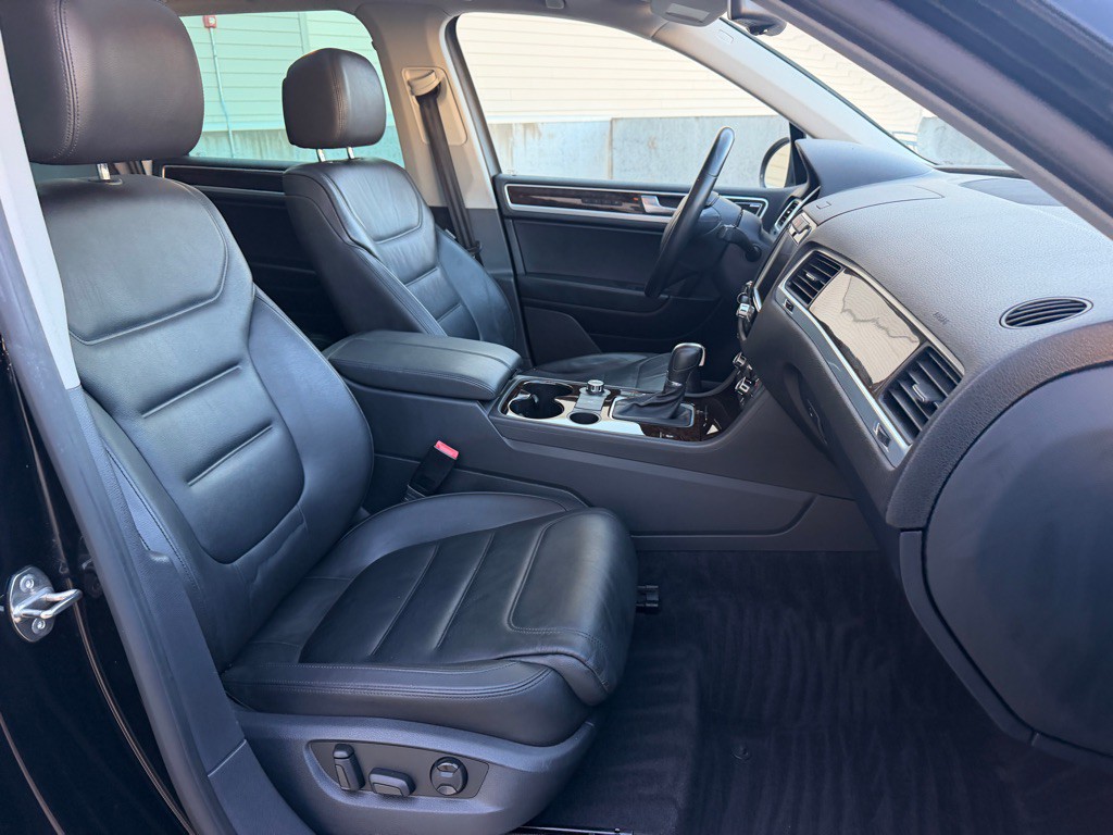 2013 Volkswagen Touareg Image 20