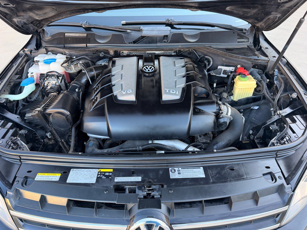 2013 Volkswagen Touareg Image 21