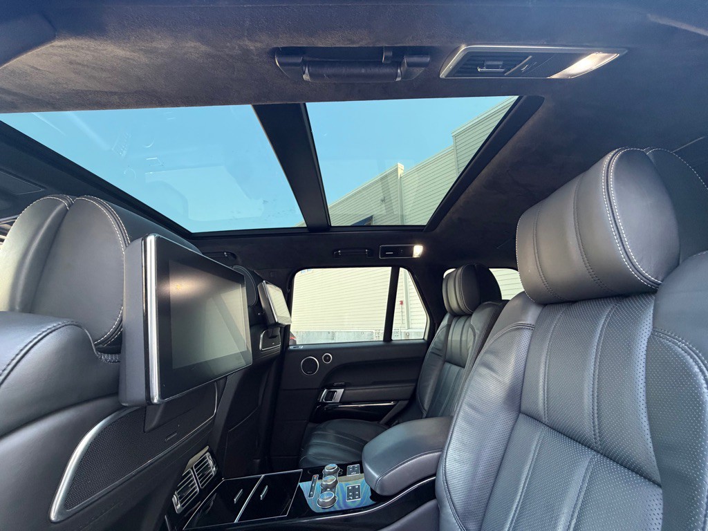 2017 Land Rover Range Rover Image 16
