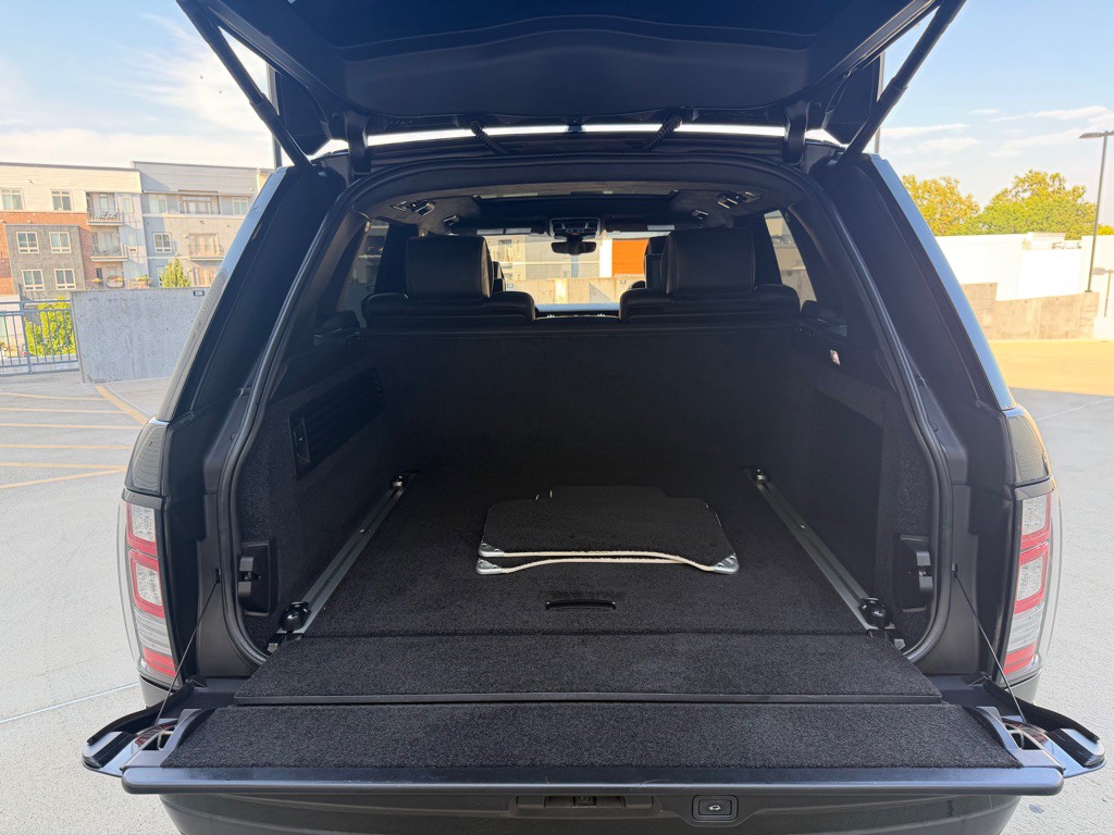2017 Land Rover Range Rover Image 18